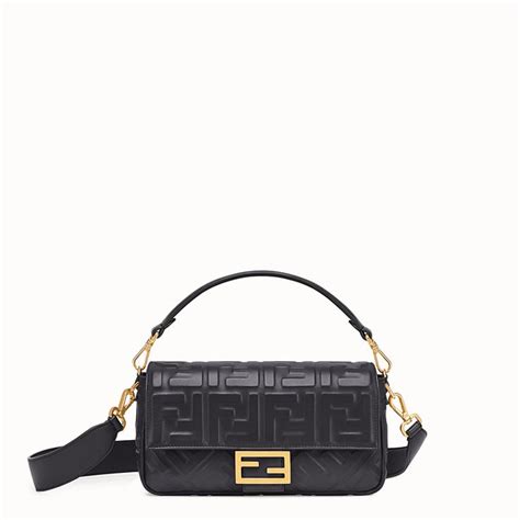 fendi baguette negra|fendi baguette real.